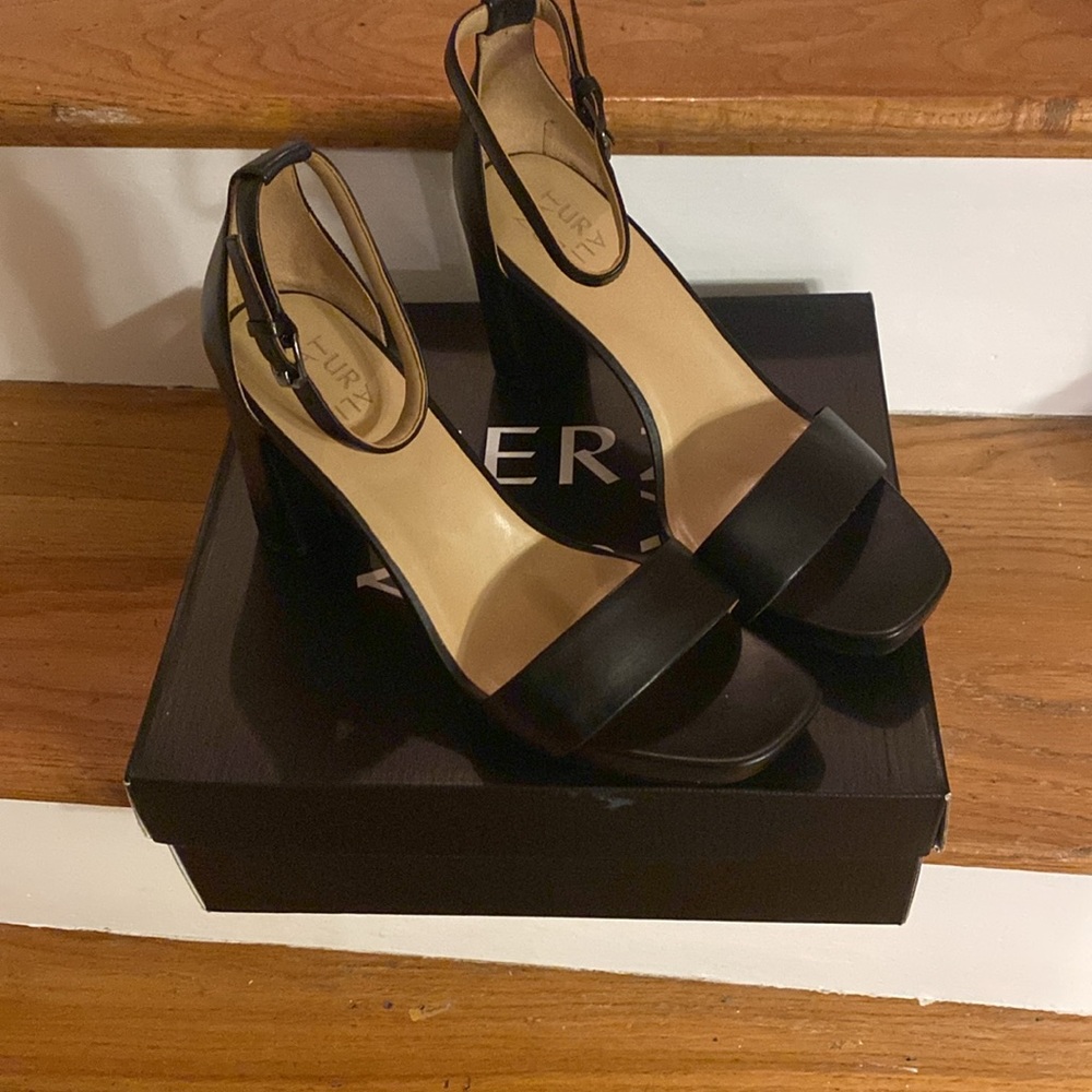 NWT women’s 3.75” leather sandals